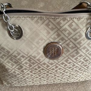 Brand New Tommy Hilfiger Bag. Never used. Price tag still attached.